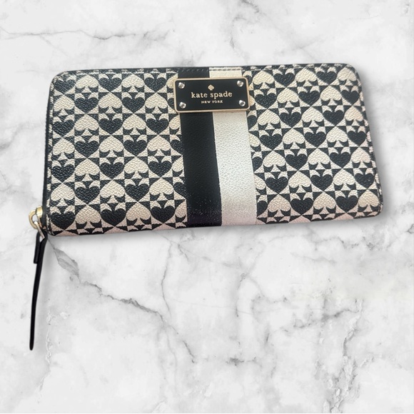 kate spade Handbags - Kate Spade New York Neda Zip-around Continental Wallet Heart/Spade Pattern EUC